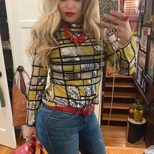 Fabulous sequence mesh top